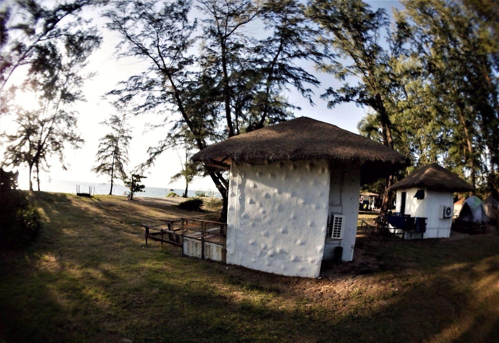 Micky Monkey Beach Hotel Phuket Maikhao Thailand Mai Khao Екстер'єр фото