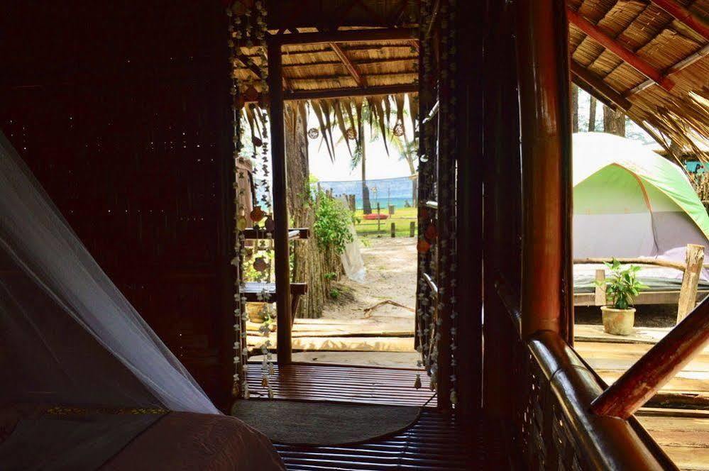 Micky Monkey Beach Hotel Phuket Maikhao Thailand Mai Khao Екстер'єр фото